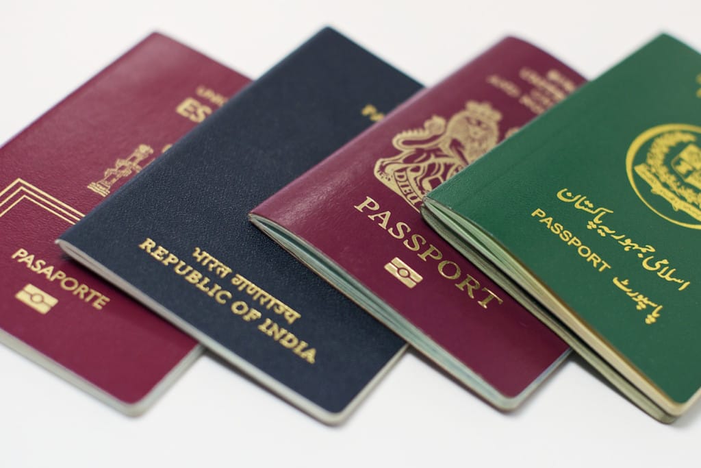 EER Middle East immigration services, heading a guide to employment contract basics