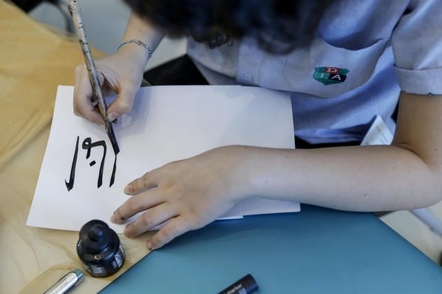 Pupils in a Dubai classroom, heading an article on improved KHDA rankings