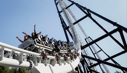Six Flags theme park rides, heading an article on the Saudi Arabia park