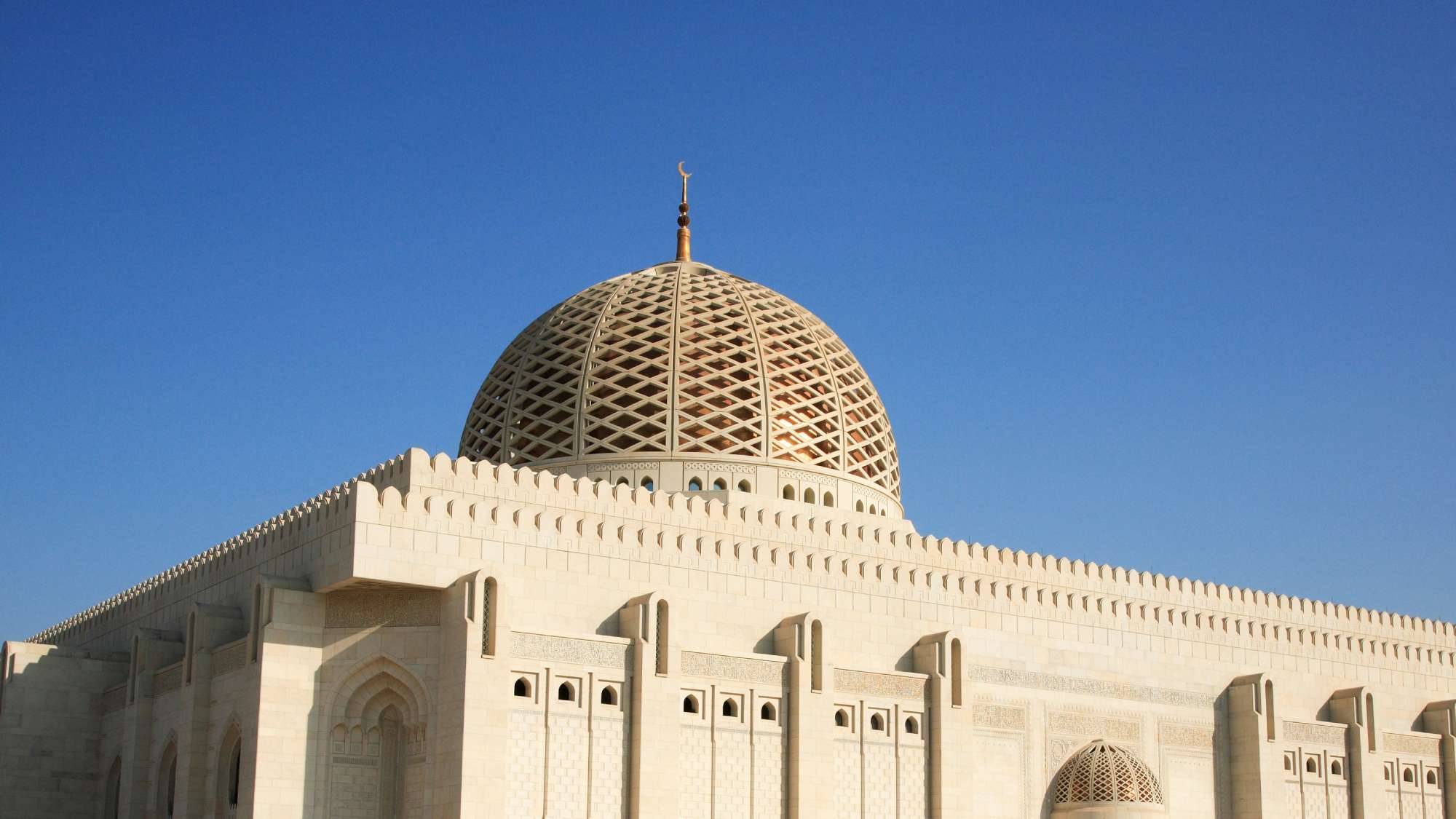 oman-grand-mosque Sultan Qaboos Grand Mosque, Muscat, Oman